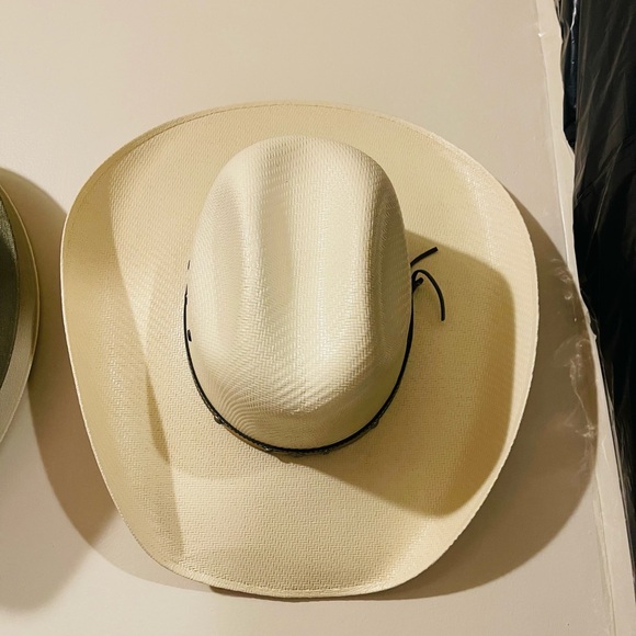 Classic Cream Cowboy Hat - Picture 3 of 4